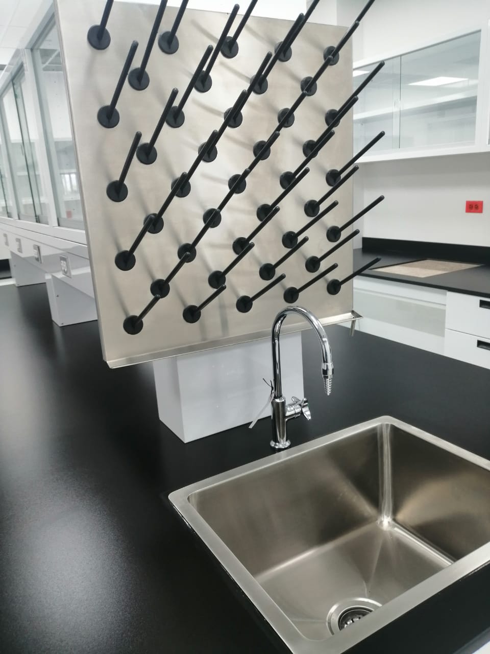 Lavabo portátil - Muebles para laboratorio en Querétaro